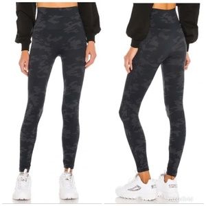 Spanx Seamless High Waisted Black Camo Leggings Size XL